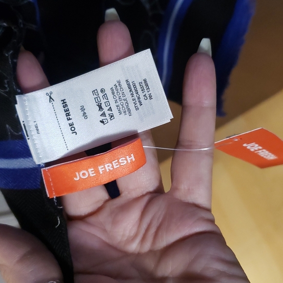 2/$20 or 3/$29 - Scarf/wrap by Joe Fresh - Picture 3 of 5